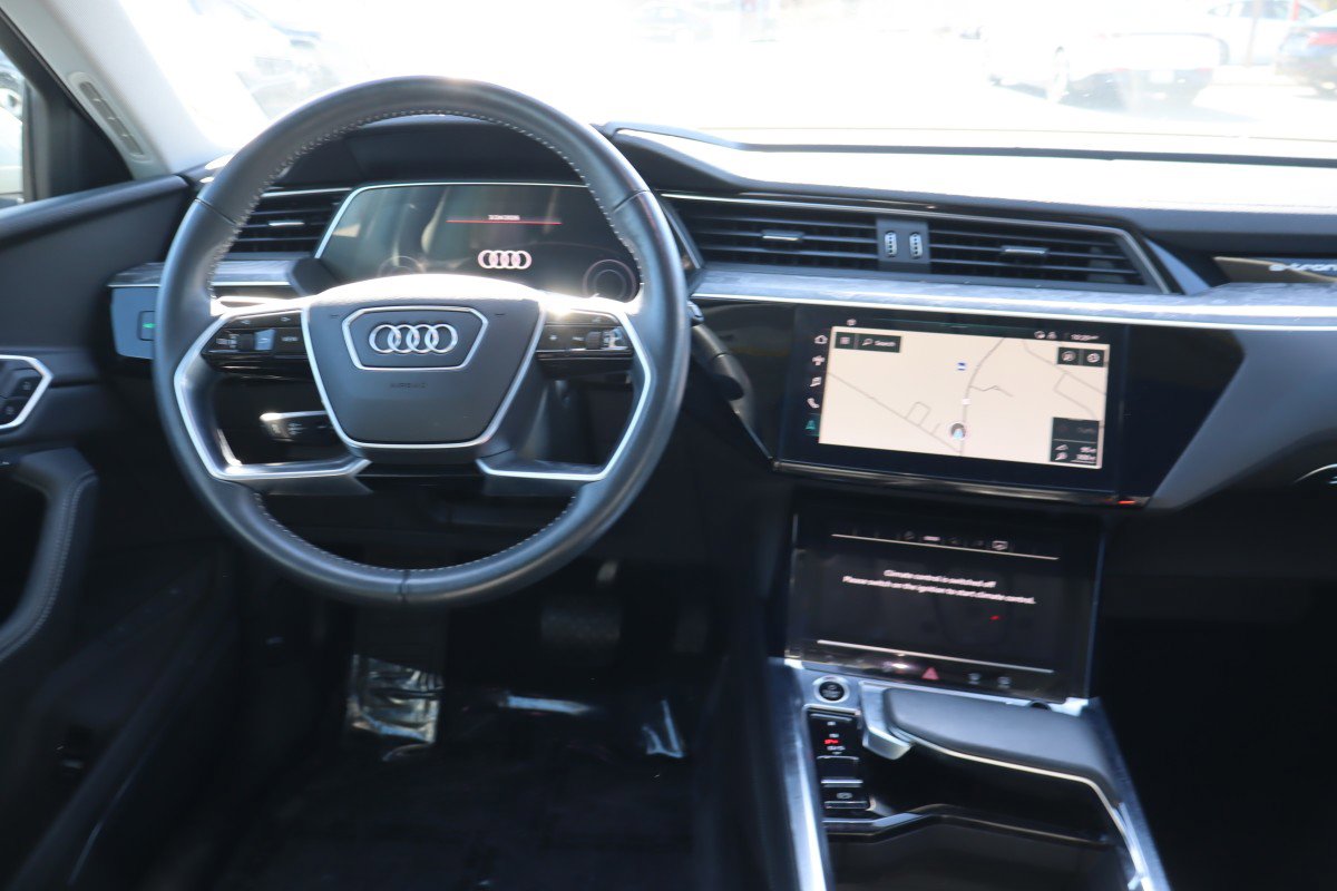 Used 2021 Audi e-tron Premium Plus w/ Premium Plus Package image 12