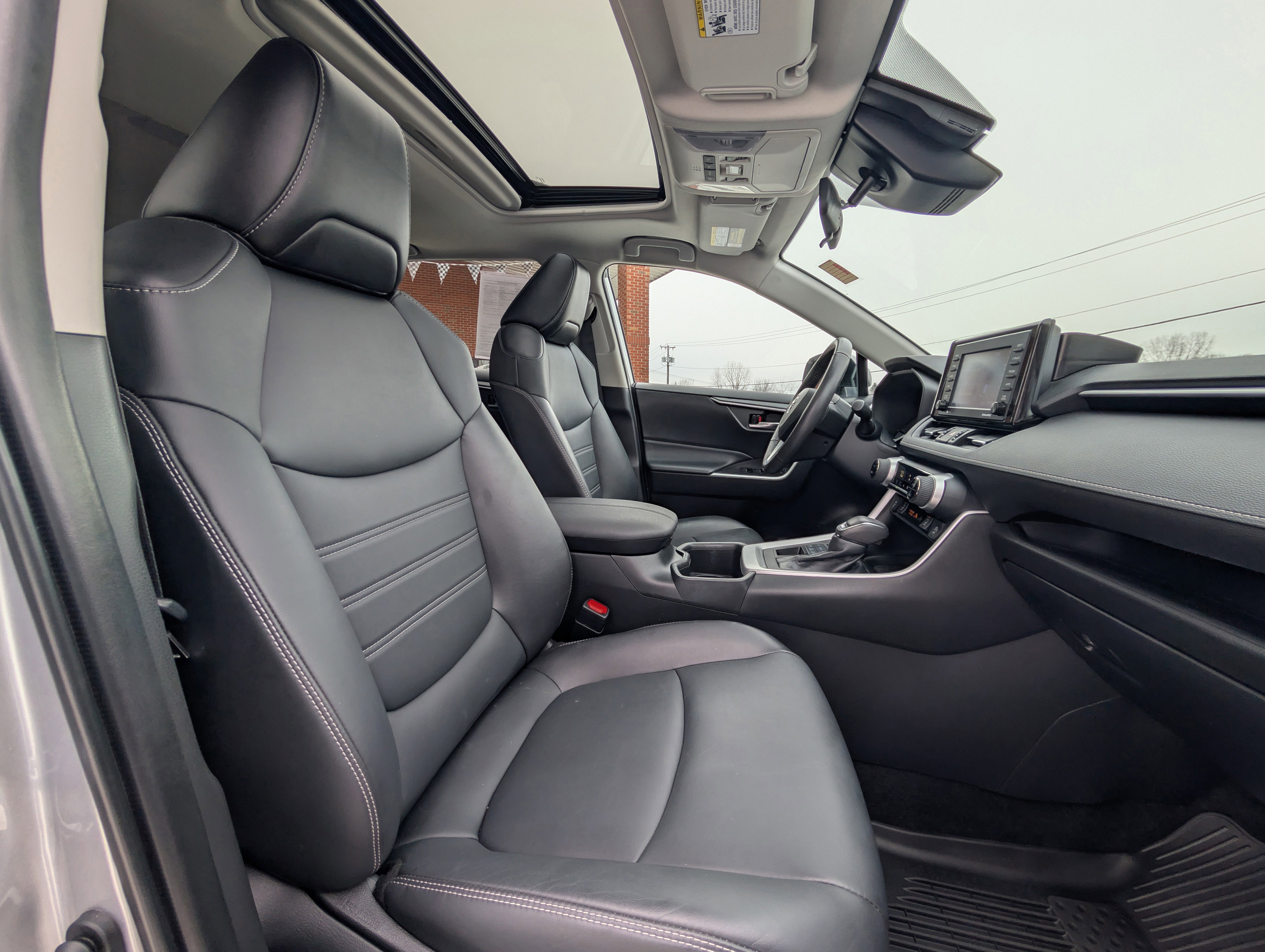 Used 2022 Toyota RAV4 XLE Premium image 44