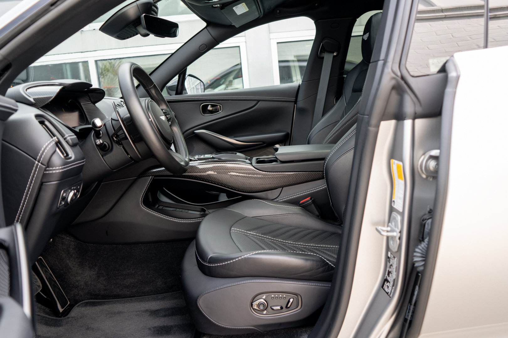Used 2023 Aston Martin DBX 707 AWD/4WD image 3