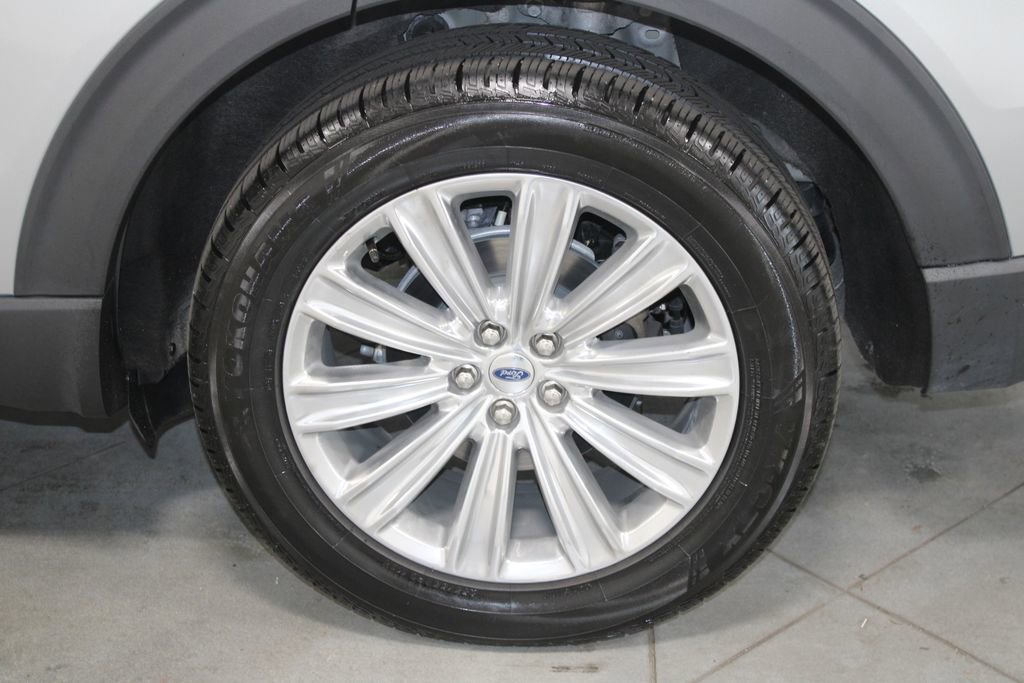 Used 2021 Ford Explorer Limited w/ Equipment Group 301A image 17