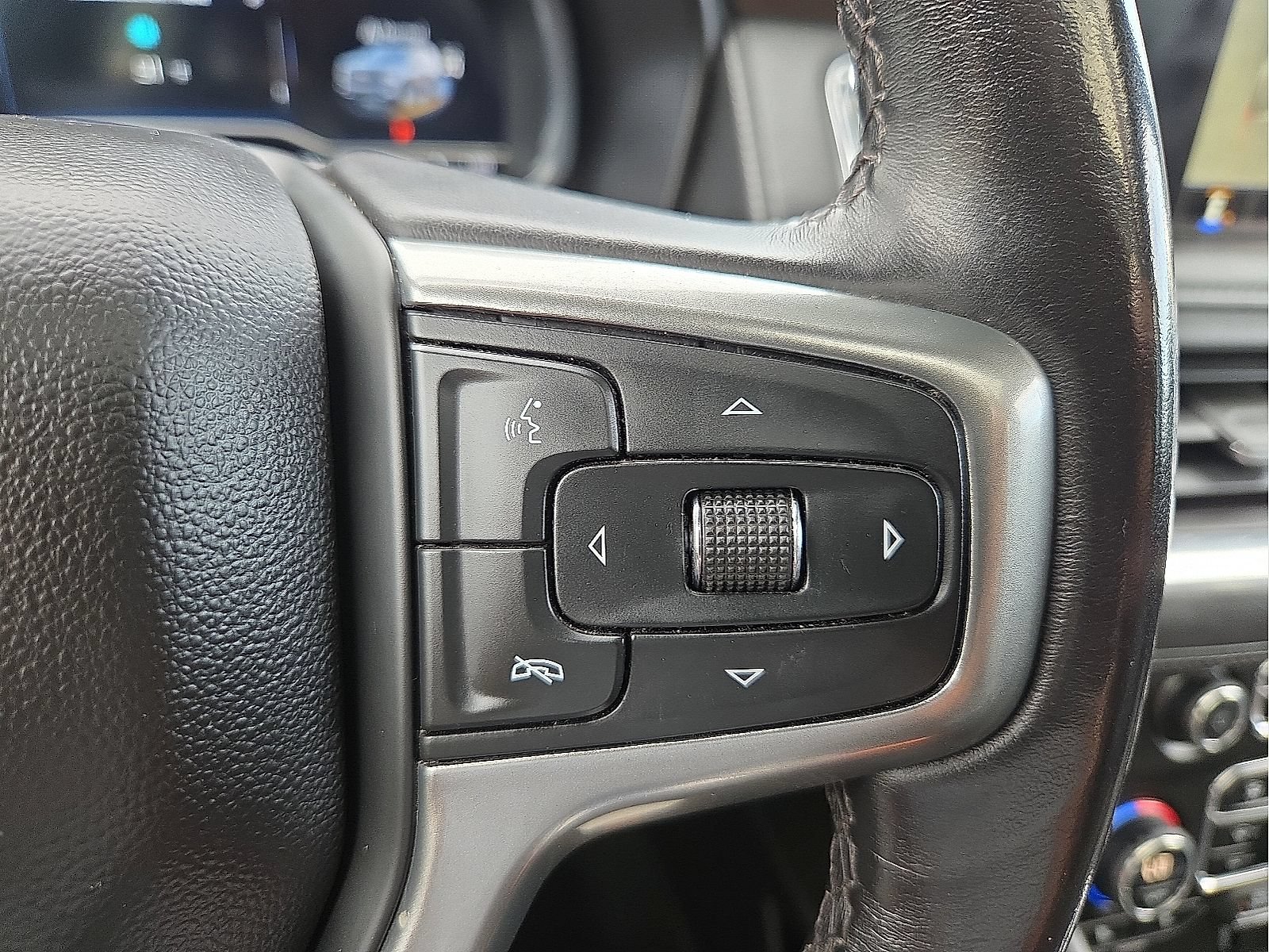 Used 2023 Chevrolet Tahoe Z71 w/ Luxury Package AWD/4WD image 19
