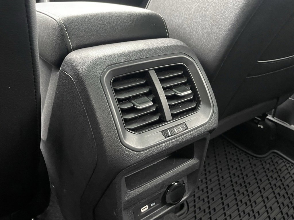 Used 2024 Volkswagen Tiguan SE R-Line image 26