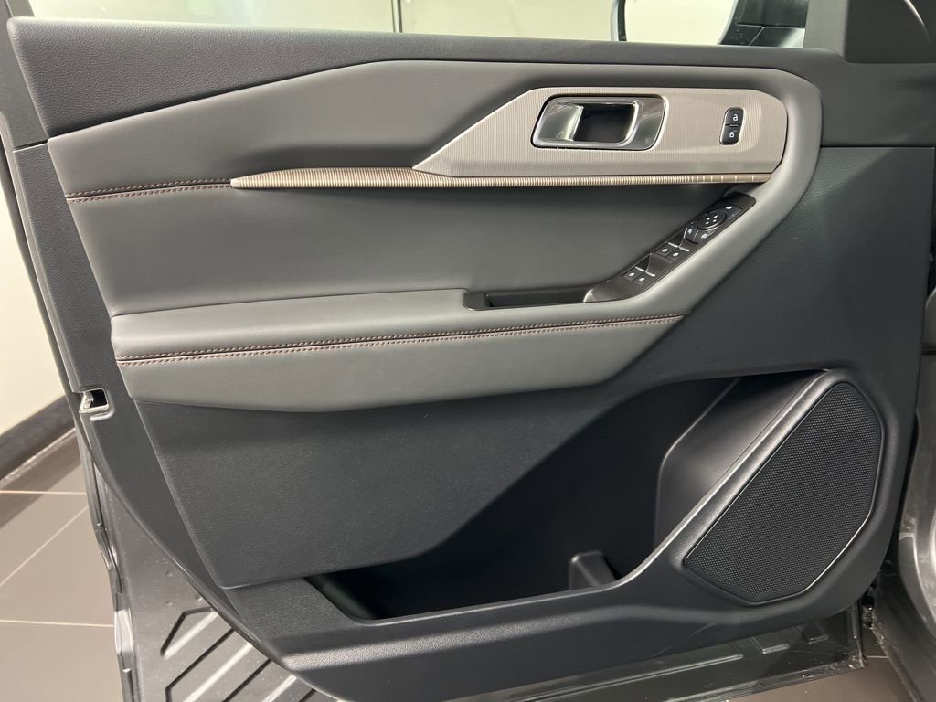 New 2026 Ford Explorer Active w/ Active Comfort Package image 28
