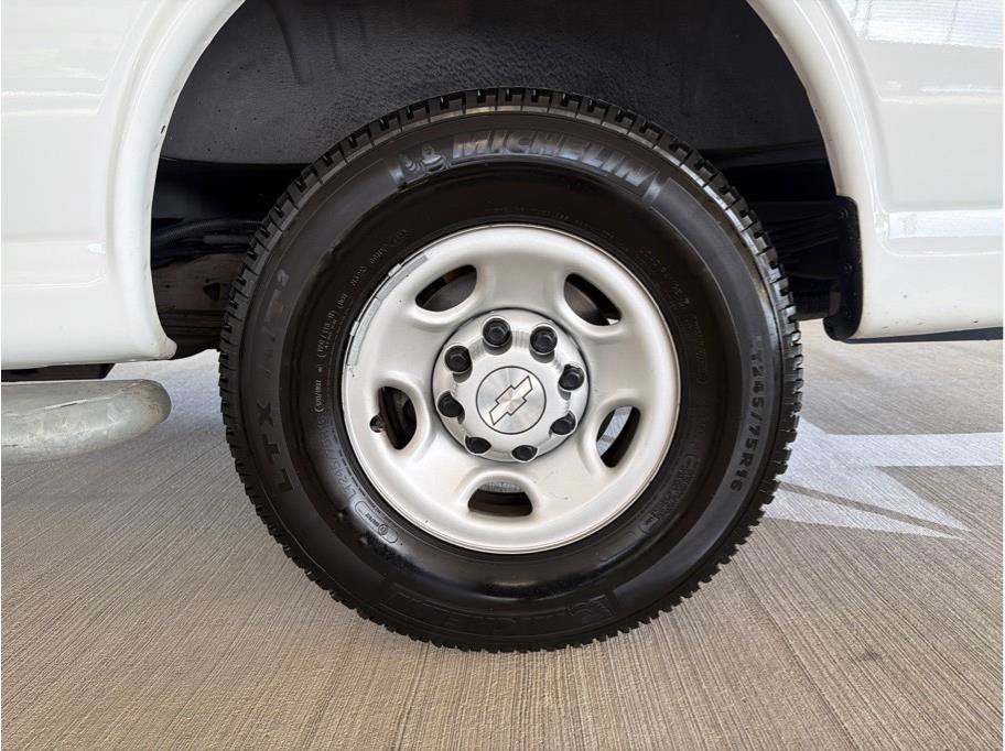 Used 2018 Chevrolet Express 2500 w/ Driver Convenience Package RWD image 22