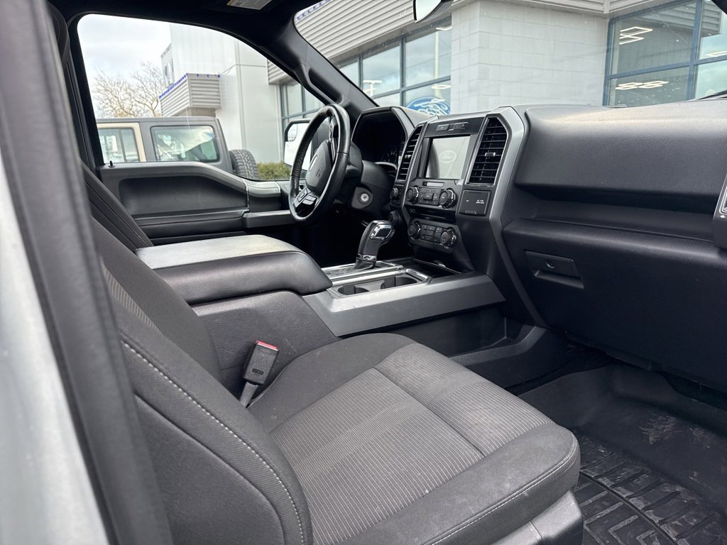 Used 2017 Ford F150 XLT w/ Equipment Group 302A Luxury image 4