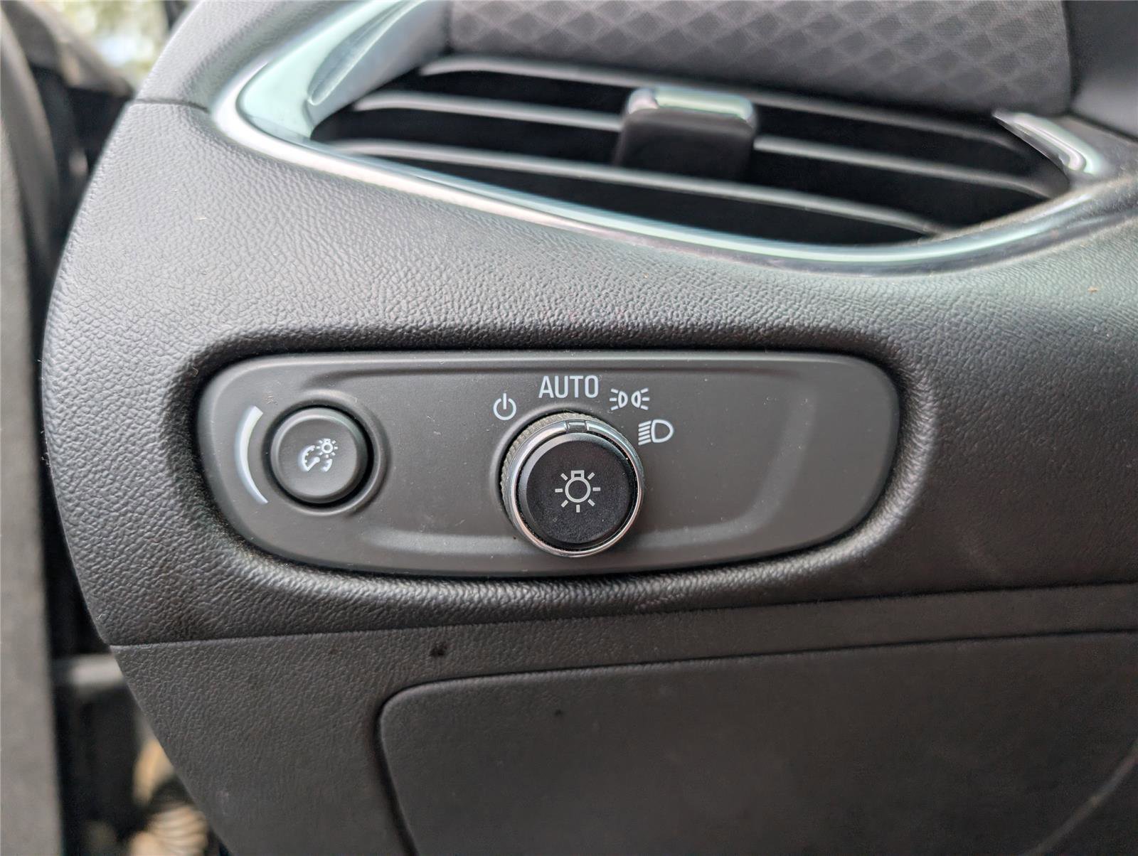 Used 2016 Chevrolet Malibu LT image 26