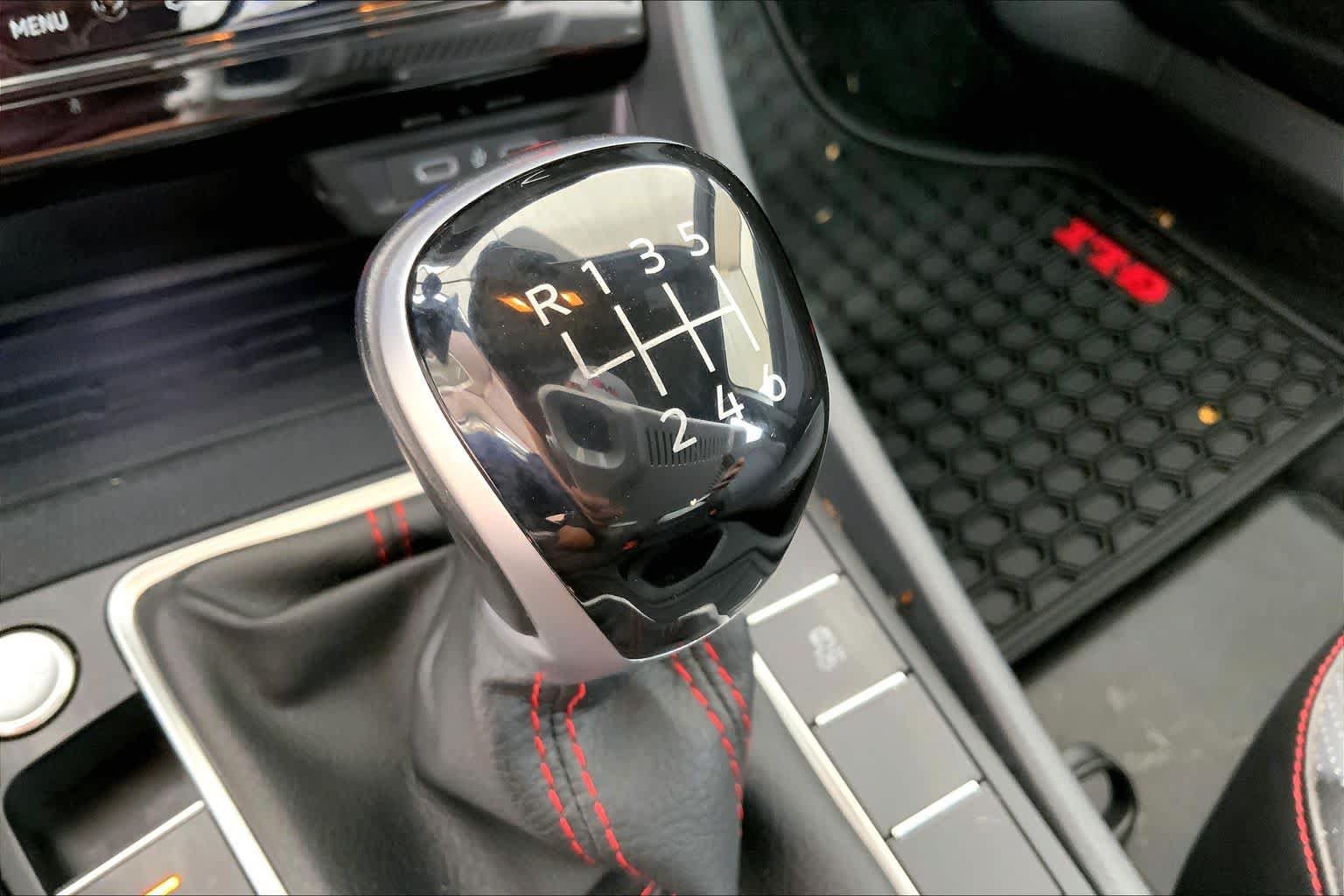 Used 2025 Volkswagen Jetta GLI Autobahn FWD image 35