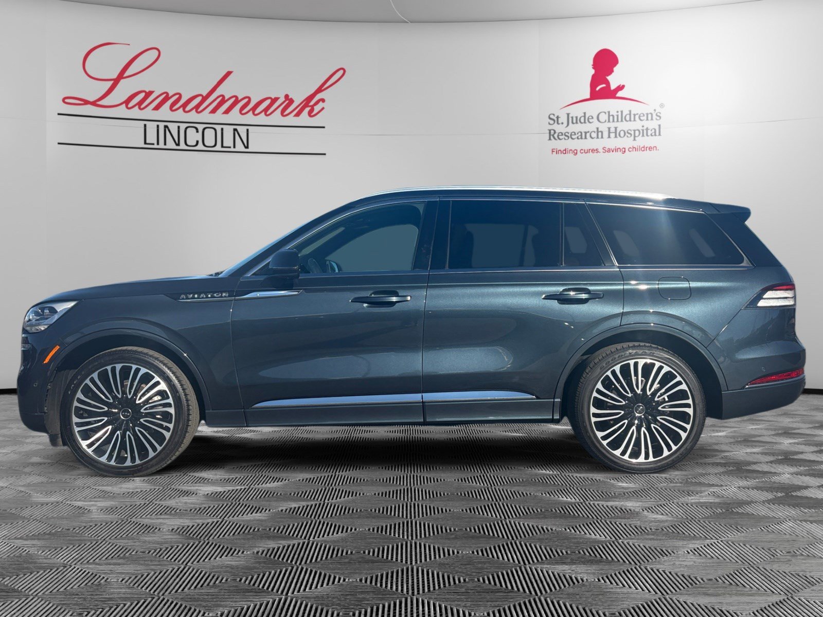Certified 2024 Lincoln Aviator Black Label w/ Dynamic Handling Package image 2