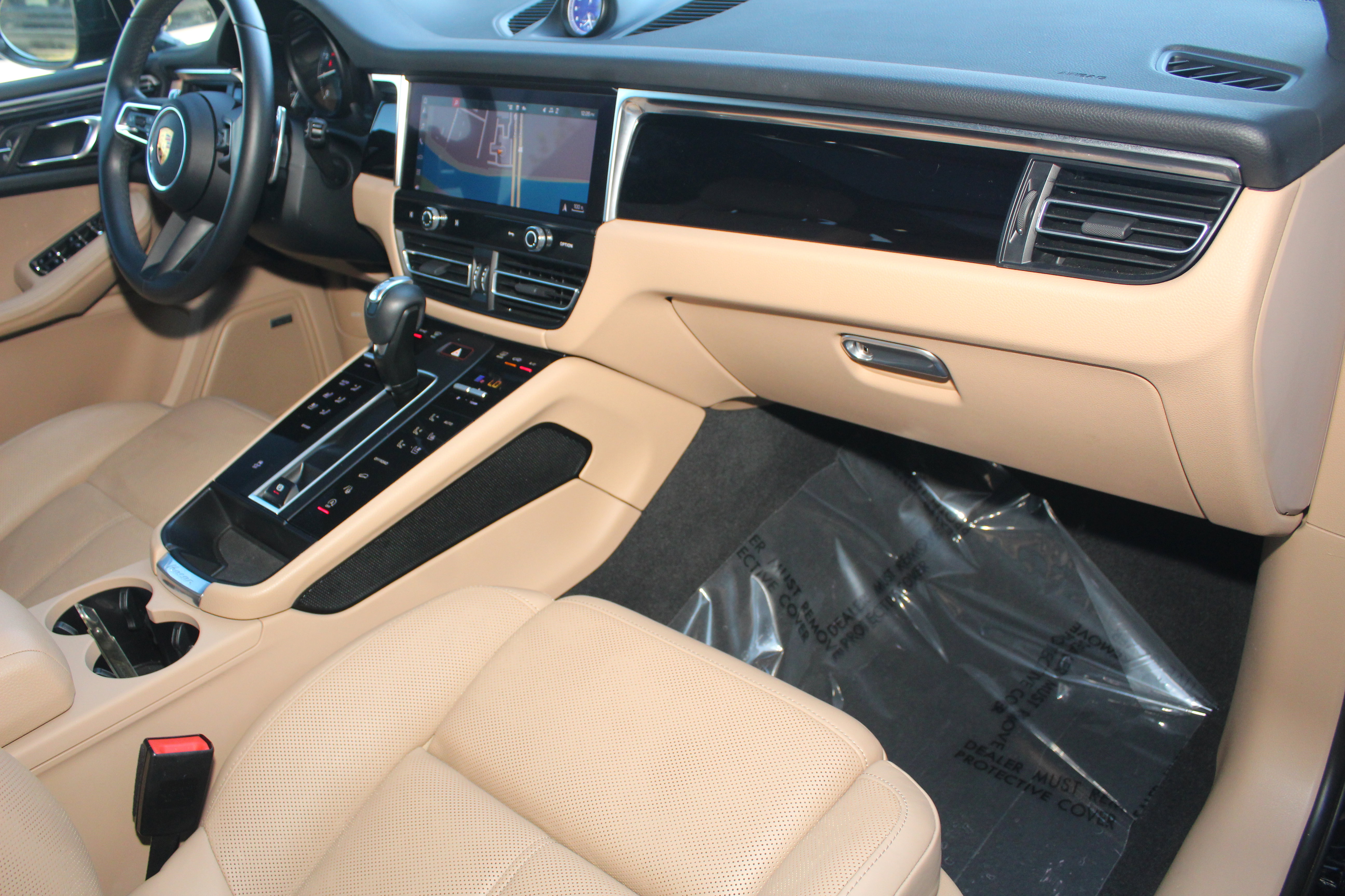 Certified 2022 Porsche Macan image 28