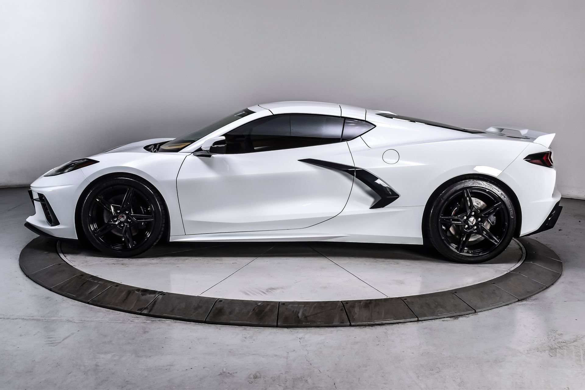 Used 2023 Chevrolet Corvette Stingray Premium Cpe w/ Z51 Performance Package RWD image 3