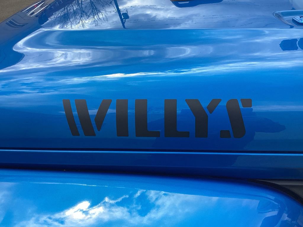 Used 2025 Jeep Gladiator Willys image 32