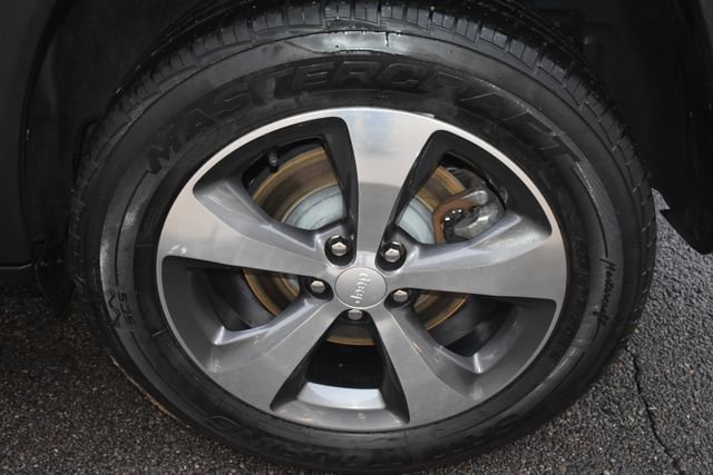 Used 2019 Jeep Cherokee Limited w/ Luxury Group image 52