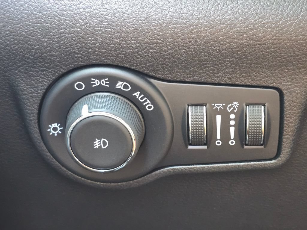 Used 2025 Jeep Compass Limited AWD/4WD image 24