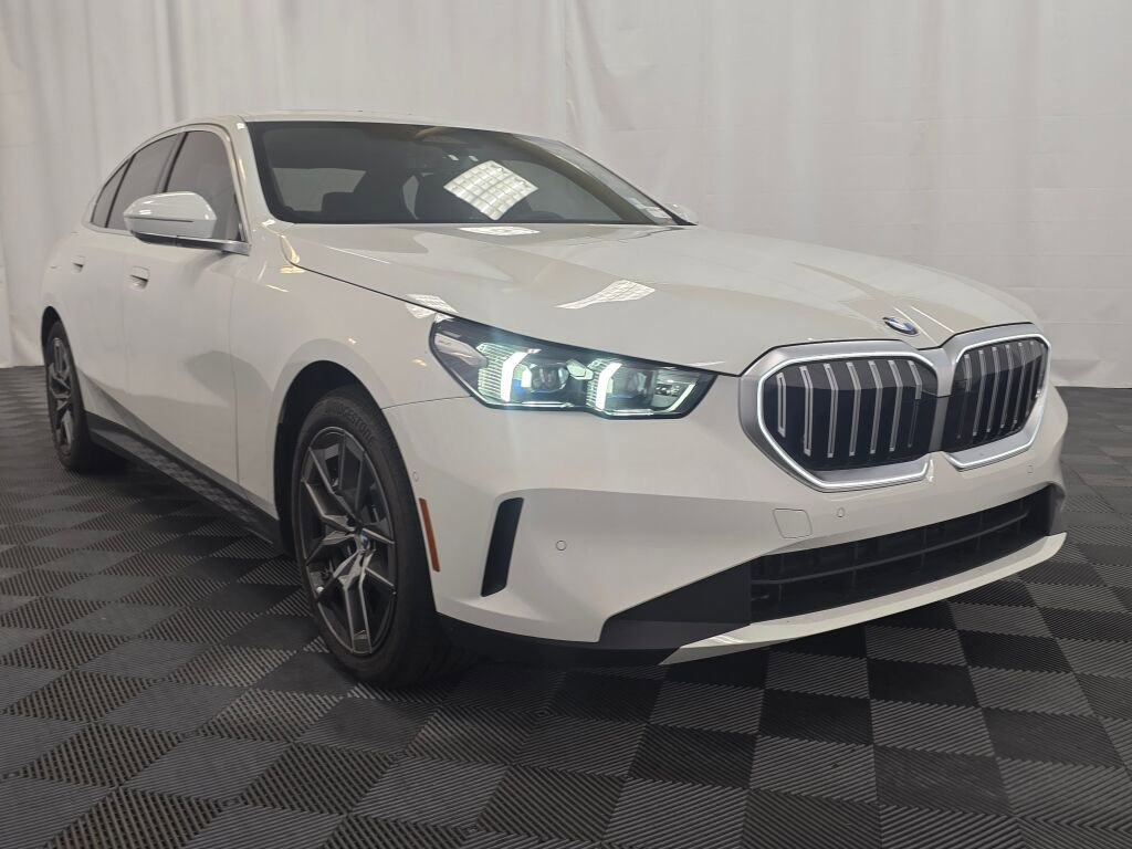 Used 2026 BMW 530i xDrive w/ Premium Package image 8