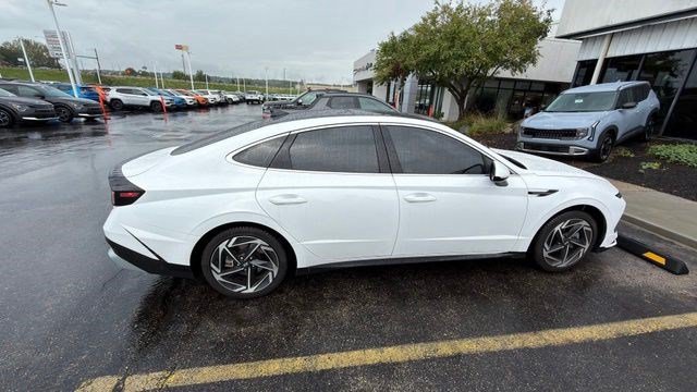 Used 2024 Hyundai Sonata SEL w/ Convenience Package FWD image 4