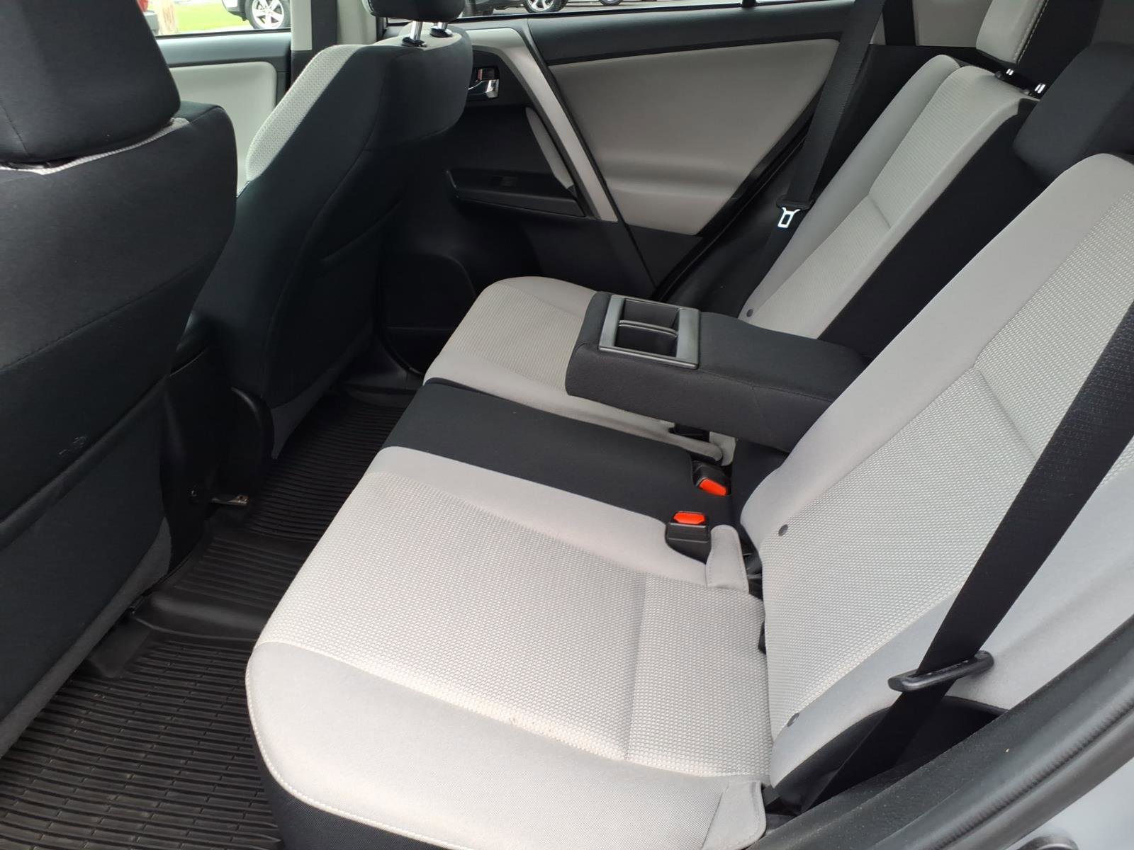 Used 2018 Toyota RAV4 XLE image 7