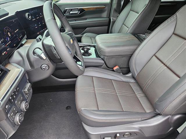 New 2026 Chevrolet Suburban High Country image 4