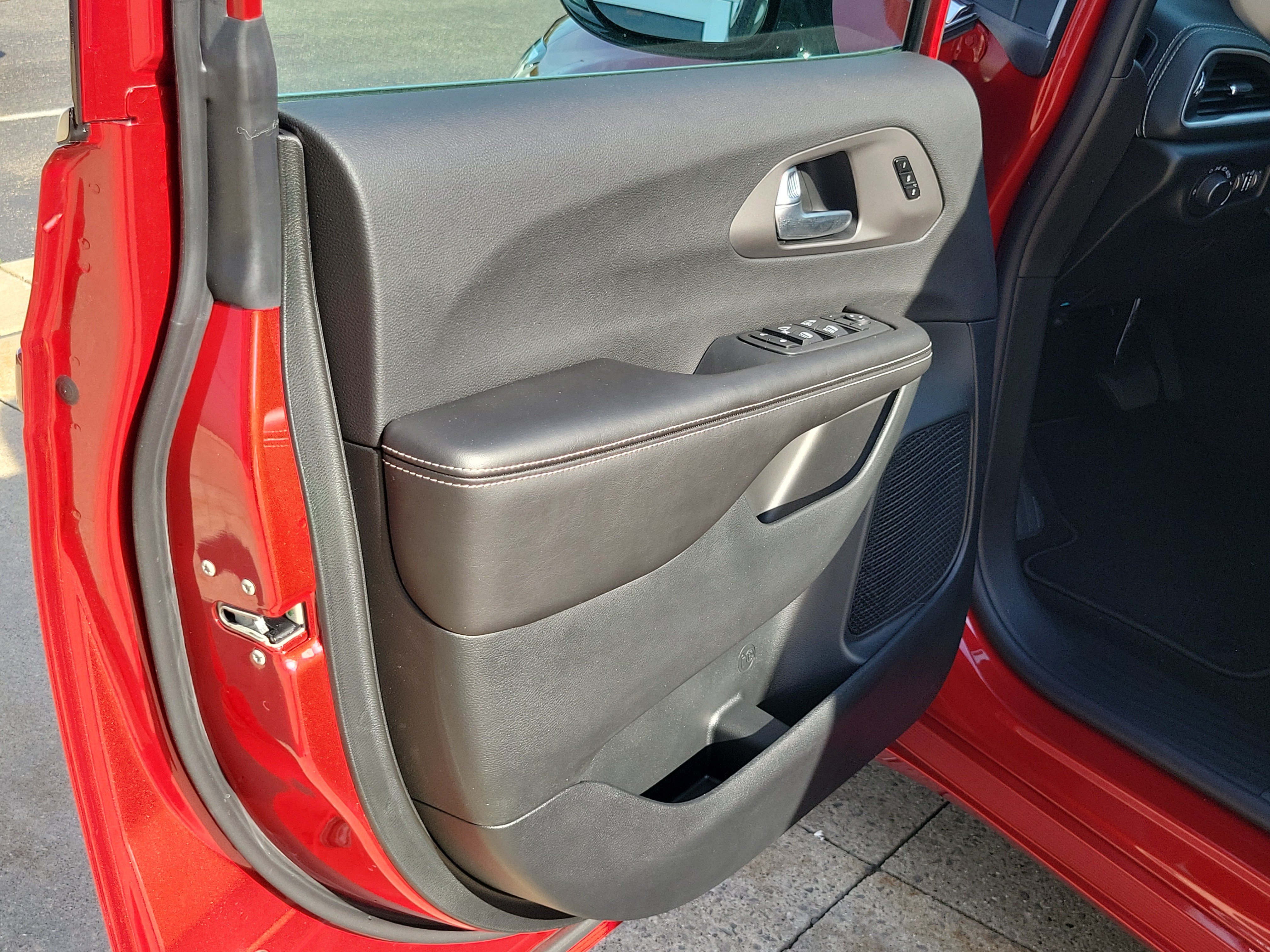 New 2027 Chrysler Pacifica Select FWD image 6
