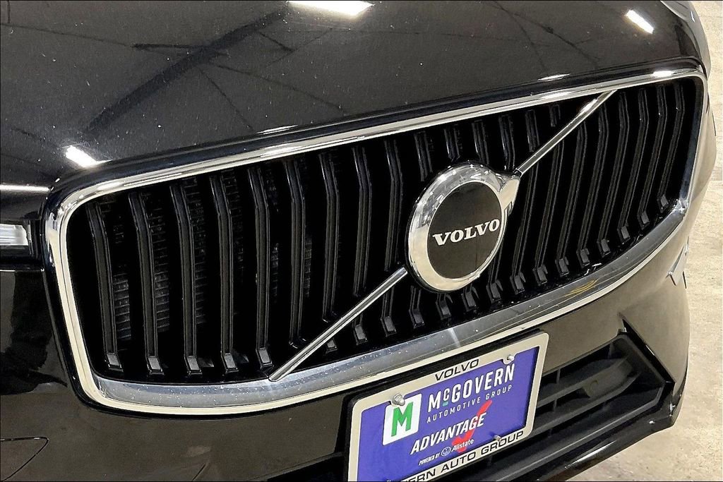 Used 2022 Volvo XC60 B5 Momentum w/ Climate Package image 32