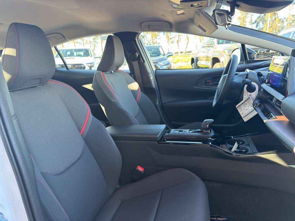 Used 2020 Toyota Prius LE image 18