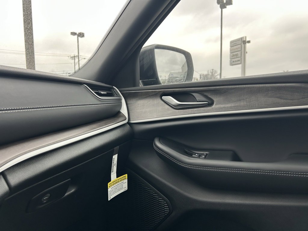 New 2025 Jeep Grand Cherokee L Limited image 22