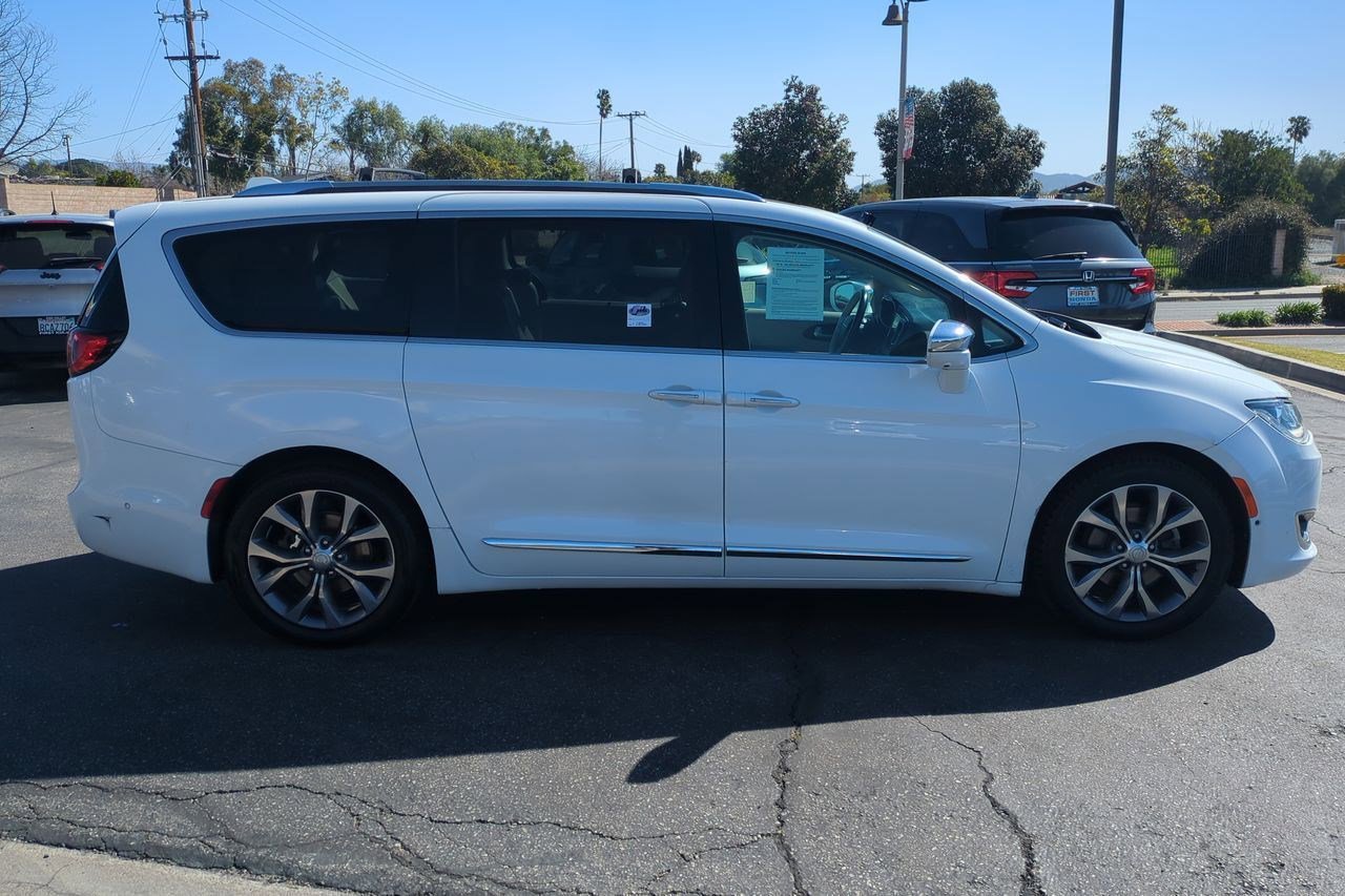 Used 2020 Chrysler Pacifica Limited w/ Tire & Wheel Group image 5