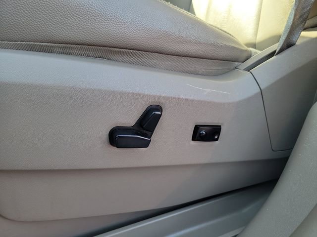 Certified 2016 Chrysler Town & Country Touring w/ Driver Convenience Group image 16