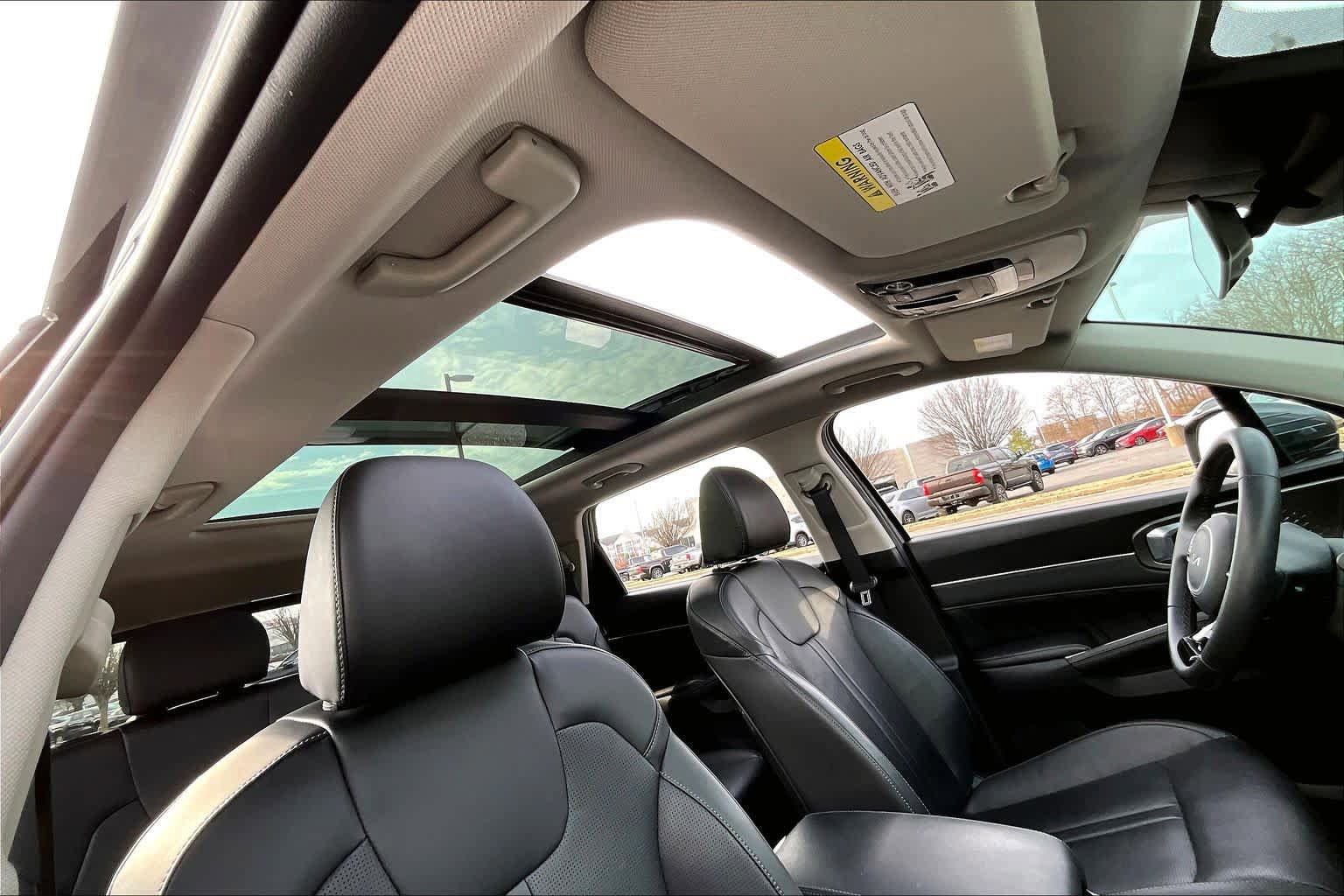 Used 2024 Kia Sorento SX image 12