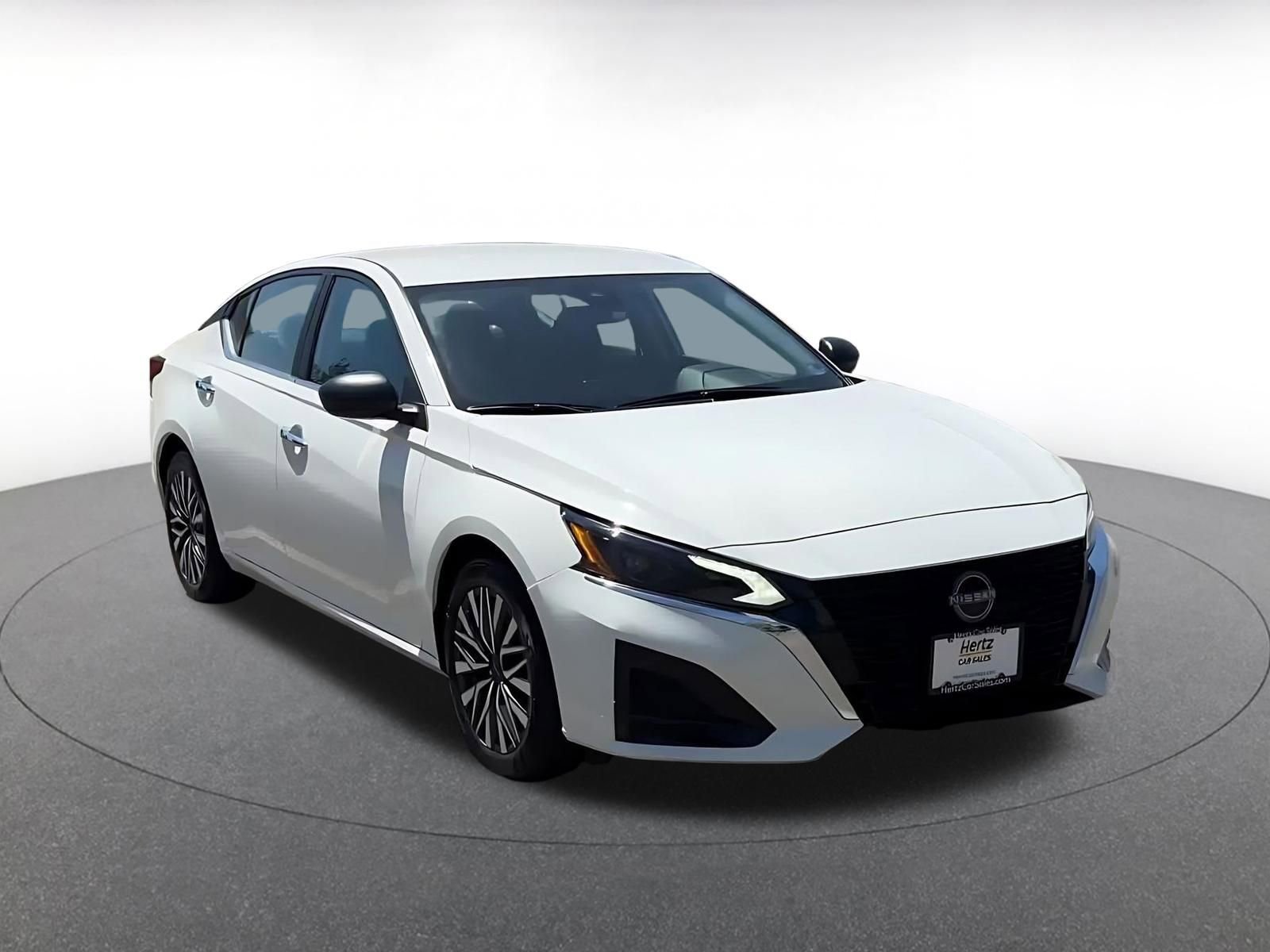 Used 2025 Nissan Altima 2.5 SV FWD image 3
