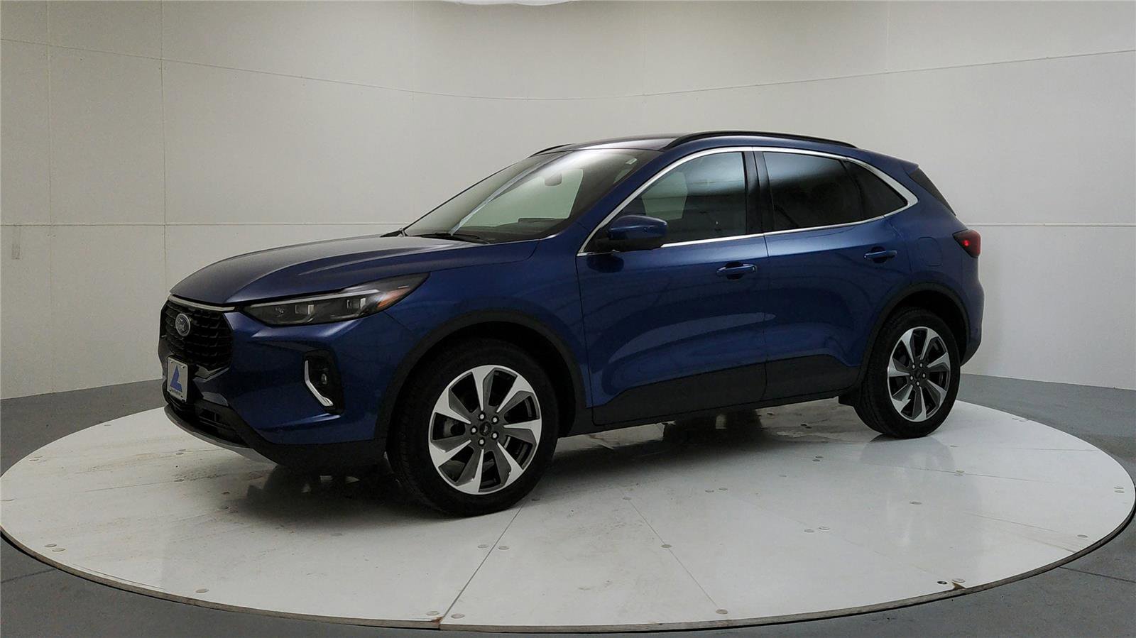 Used 2023 Ford Escape Platinum w/ Premium Technology Package image 3