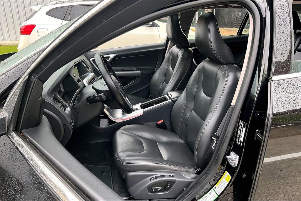 Used 2017 Volvo V60 T5 Premier w/ Convenience Package FWD image 32