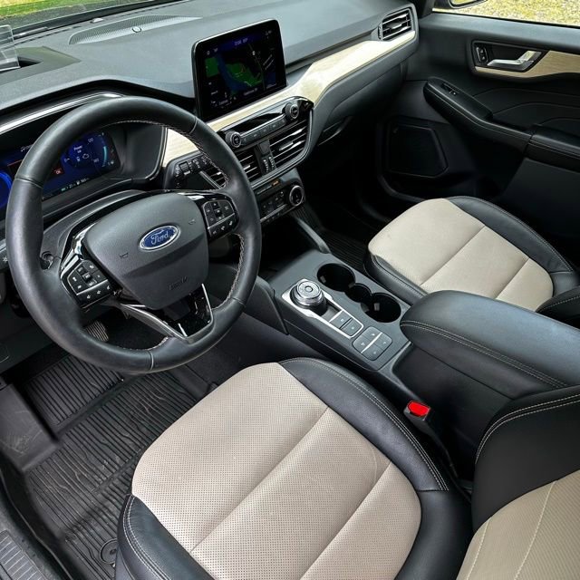 Used 2022 Ford Escape Titanium w/ Titanium Premium Package image 13