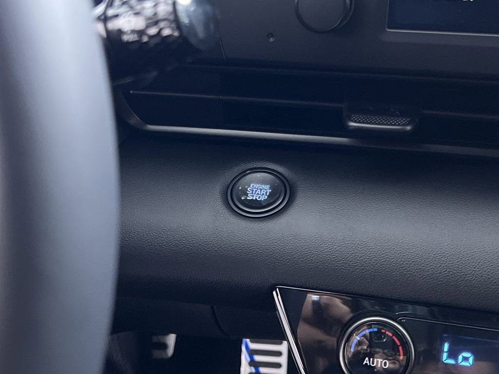 Used 2025 Hyundai Elantra Sport image 27