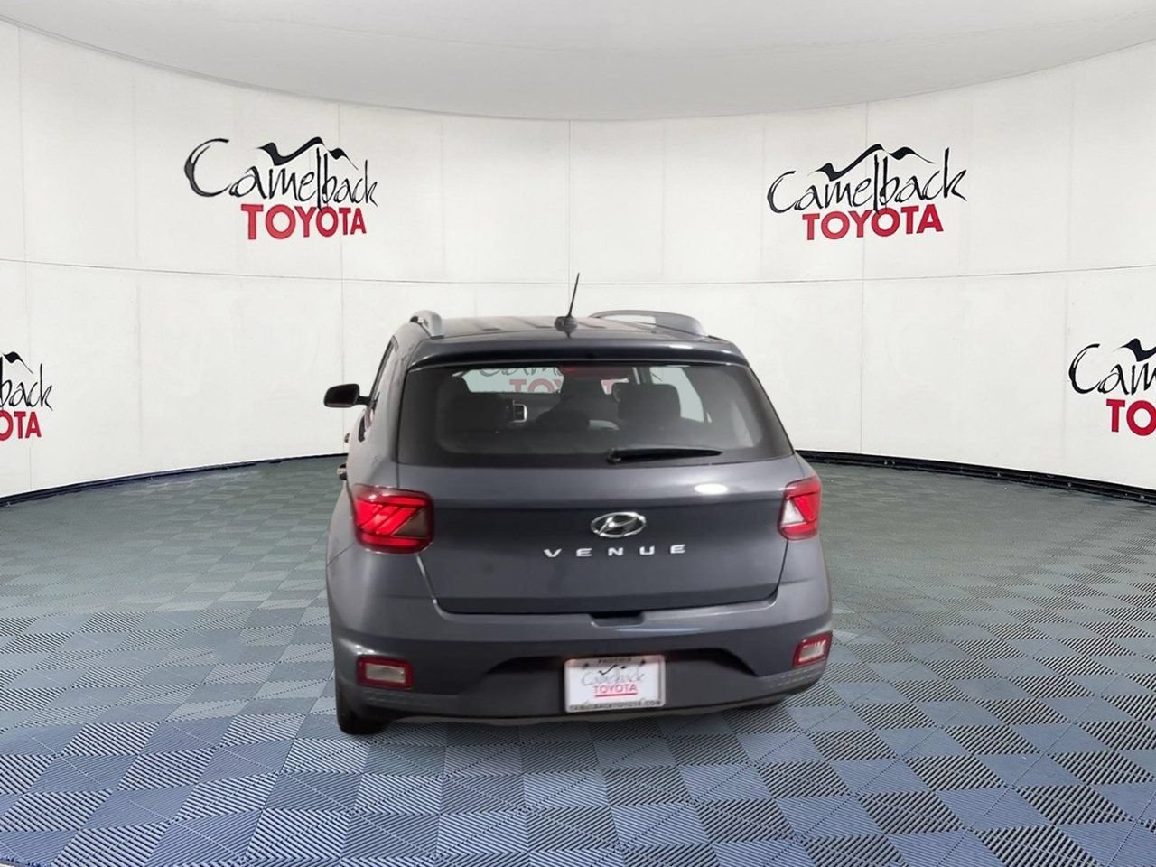 Used 2025 Hyundai Venue SEL FWD image 9