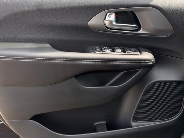 New 2027 Chrysler Pacifica LX FWD image 19
