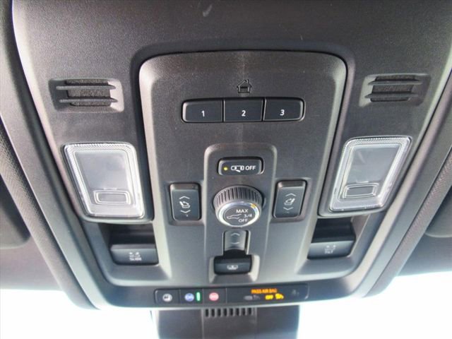 Used 2024 Chevrolet Suburban High Country w/ Advanced Technology Package image 31