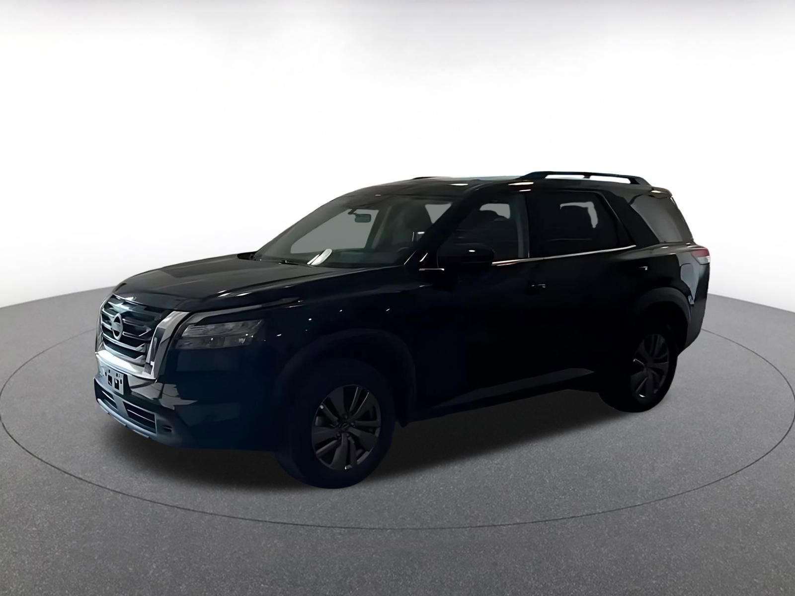 Used 2025 Nissan Pathfinder SV FWD image 3