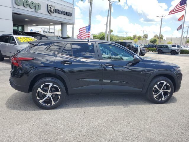 Used 2024 Chevrolet Trax RS FWD image 8