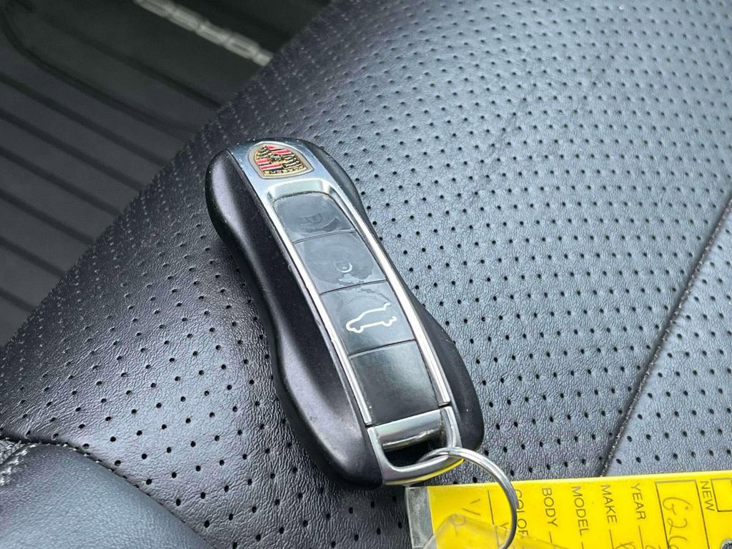 Used 2019 Porsche Cayenne image 41