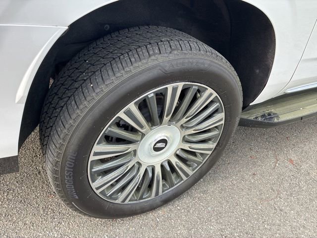 Used 2022 Cadillac Escalade ESV Premium Luxury image 14