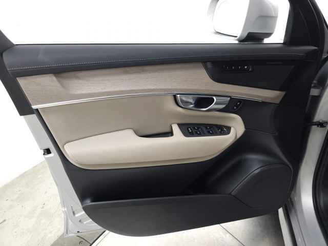Used 2025 Volvo XC90 B5 Plus image 16