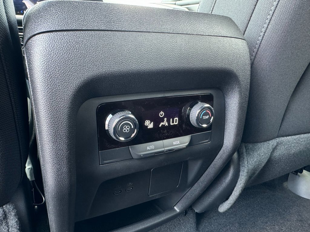 New 2025 Chevrolet Traverse LT image 30