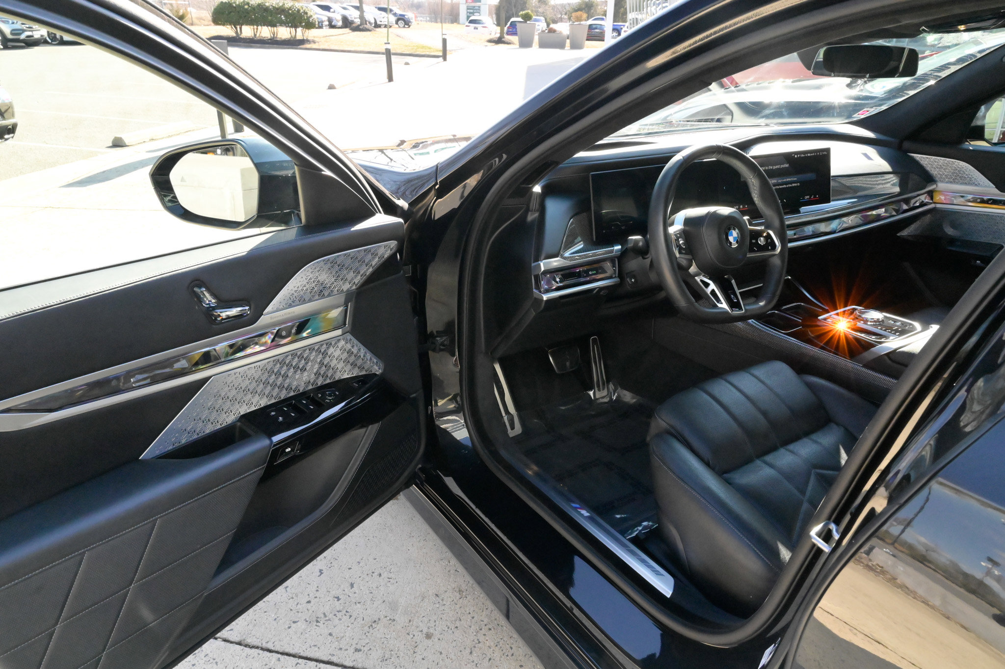 Used 2023 BMW 760i xDrive w/ Executive Package image 15