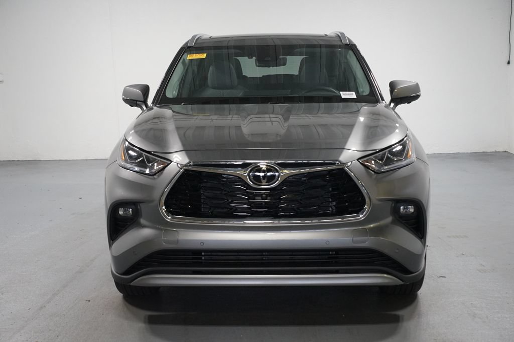 Certified 2026 Toyota Highlander Platinum AWD/4WD image 2