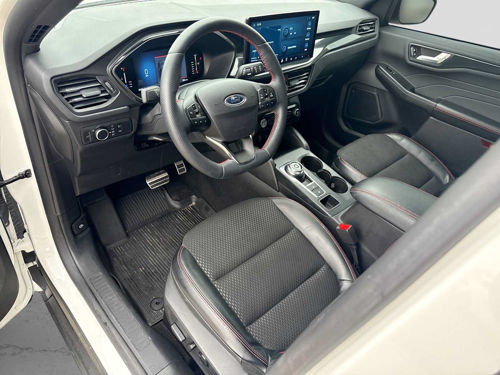 Used 2024 Ford Escape ST-Line w/ Tech Pack #1 AWD/4WD image 2