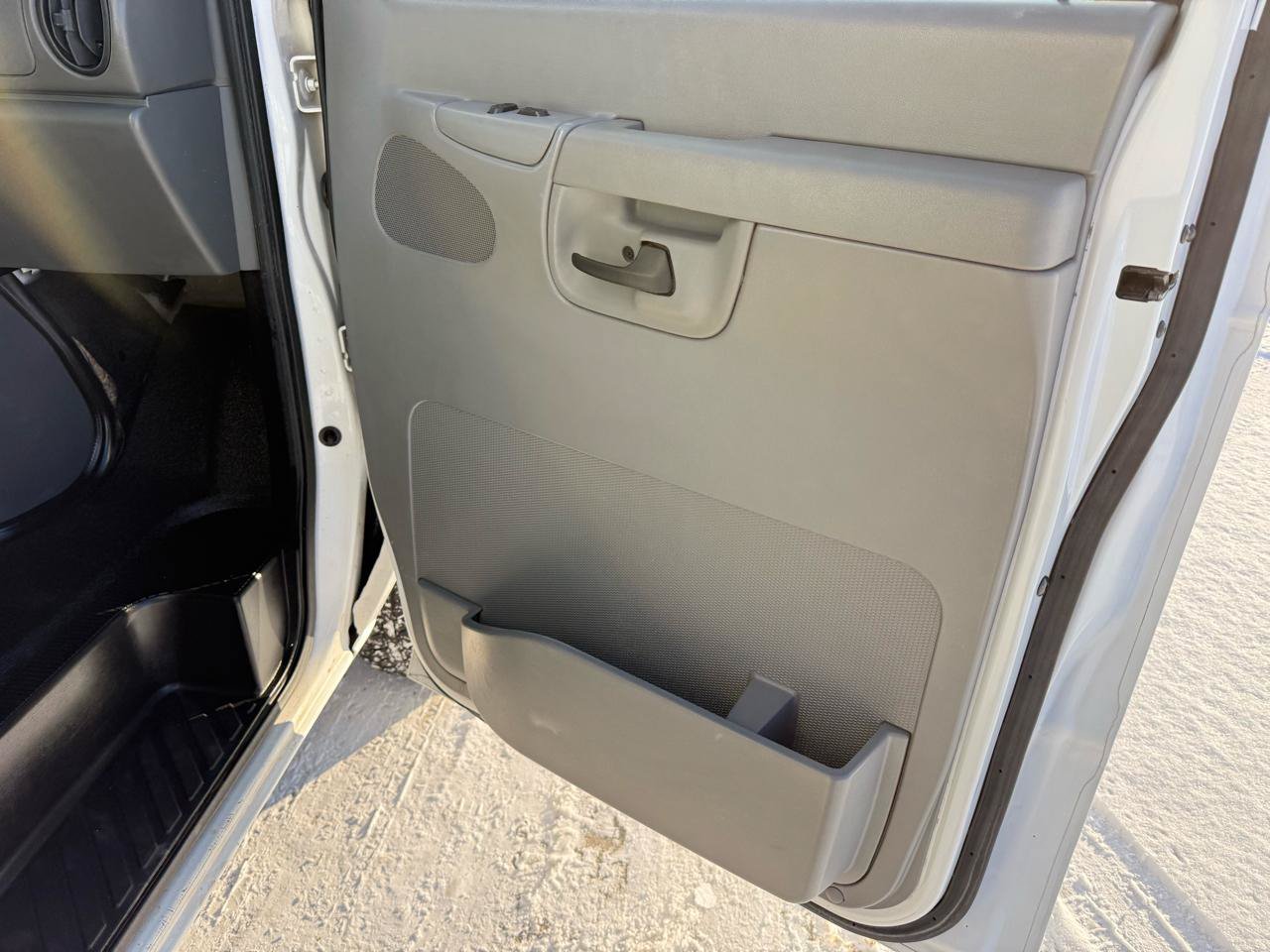 Used 2008 Ford E-350 and Econoline 350 Super Duty RWD image 24