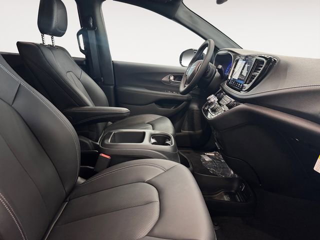 New 2026 Chrysler Pacifica Select image 21