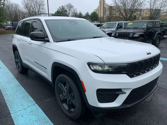 Used 2023 Jeep Grand Cherokee Altitude image 8