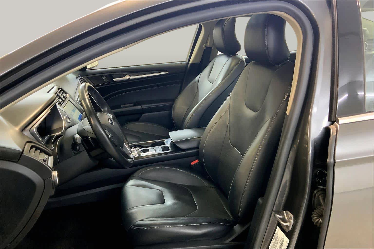 Used 2017 Ford Fusion Titanium AWD/4WD image 7