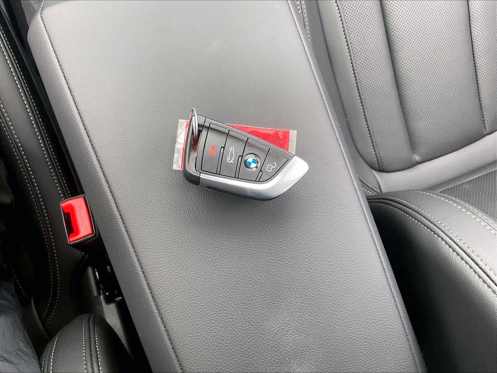 Used 2025 BMW 330i Sedan w/ Premium Package RWD image 14